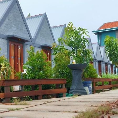 E2 Guest House Карімунджава Екстер'єр фото